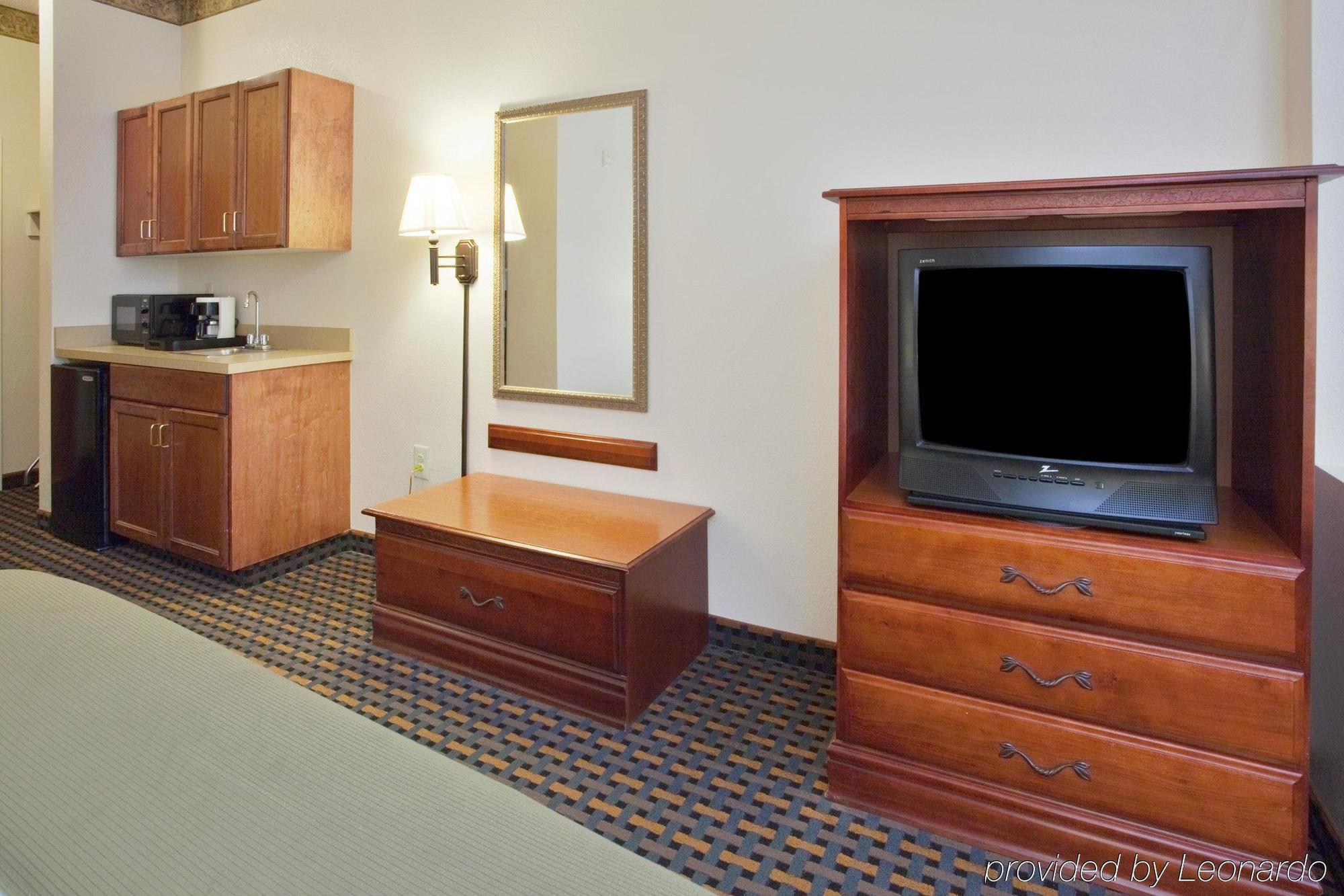 Holiday Inn Express Hotel & Suites Laurinburg By Ihg Номер фото