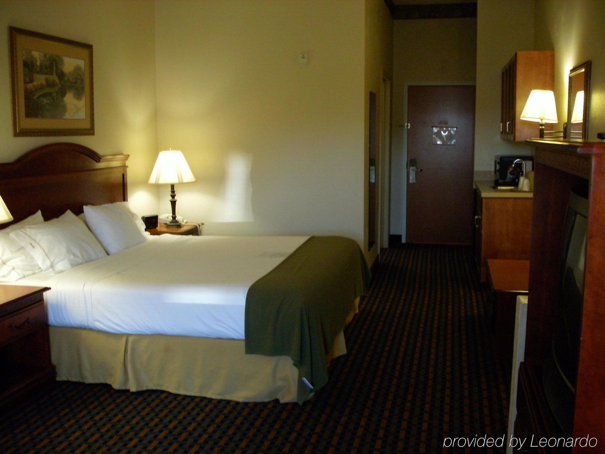 Holiday Inn Express Hotel & Suites Laurinburg By Ihg Экстерьер фото