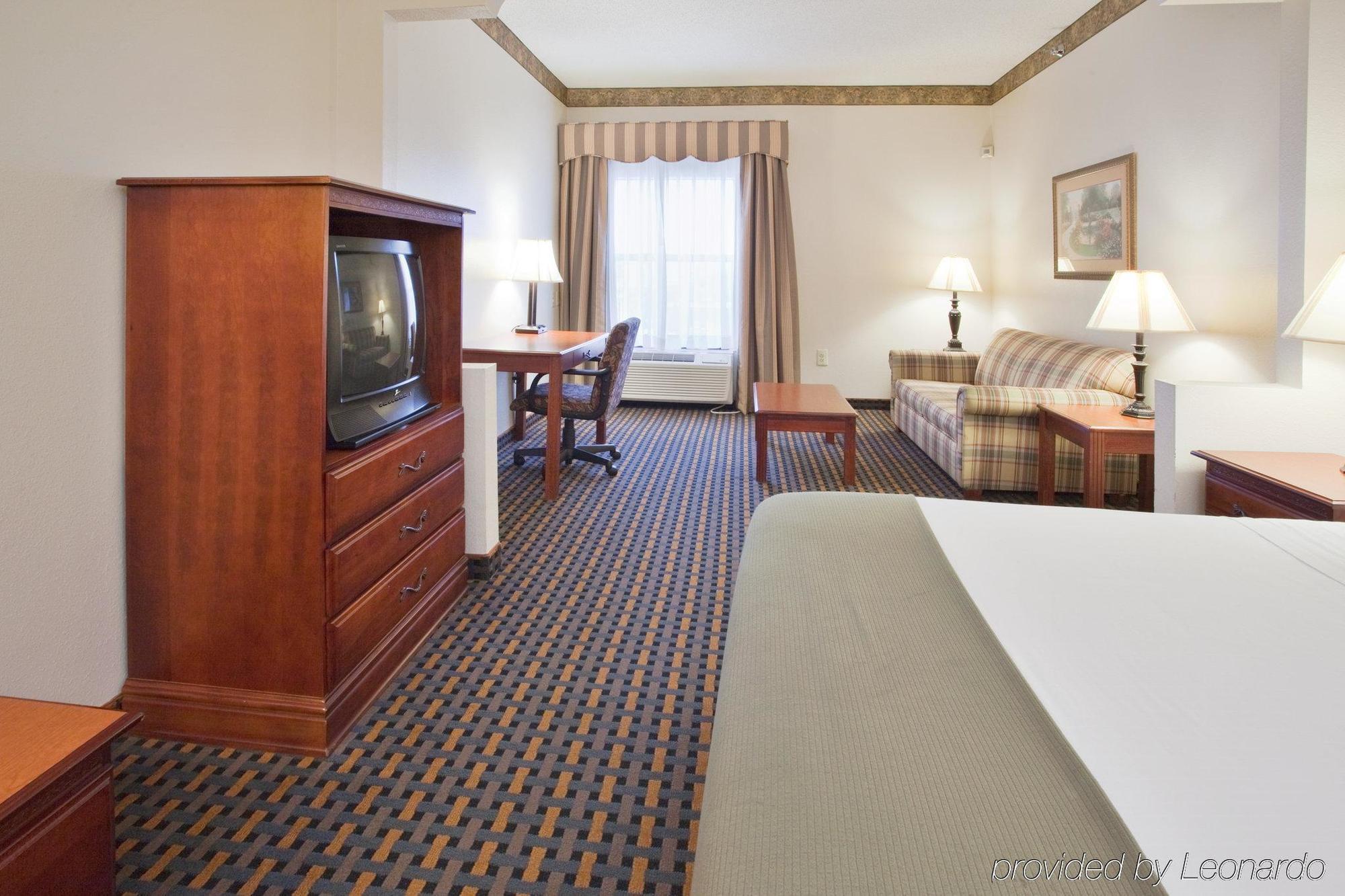 Holiday Inn Express Hotel & Suites Laurinburg By Ihg Экстерьер фото