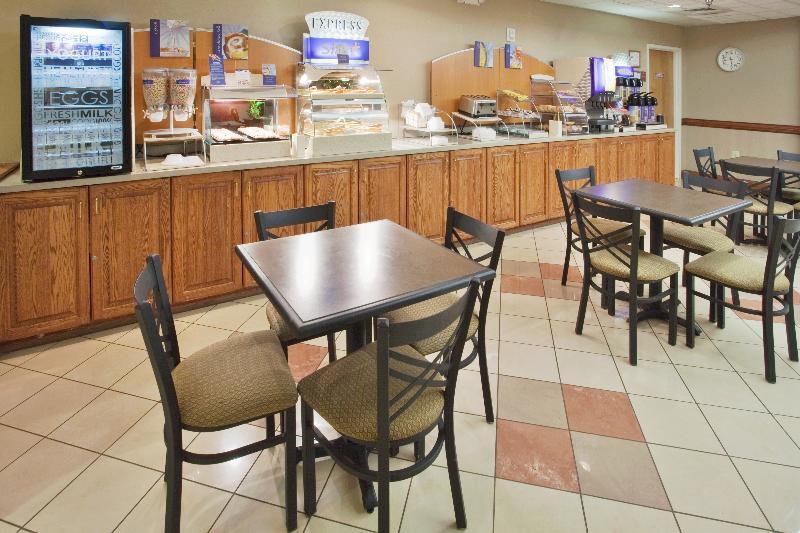 Holiday Inn Express Hotel & Suites Laurinburg By Ihg Экстерьер фото